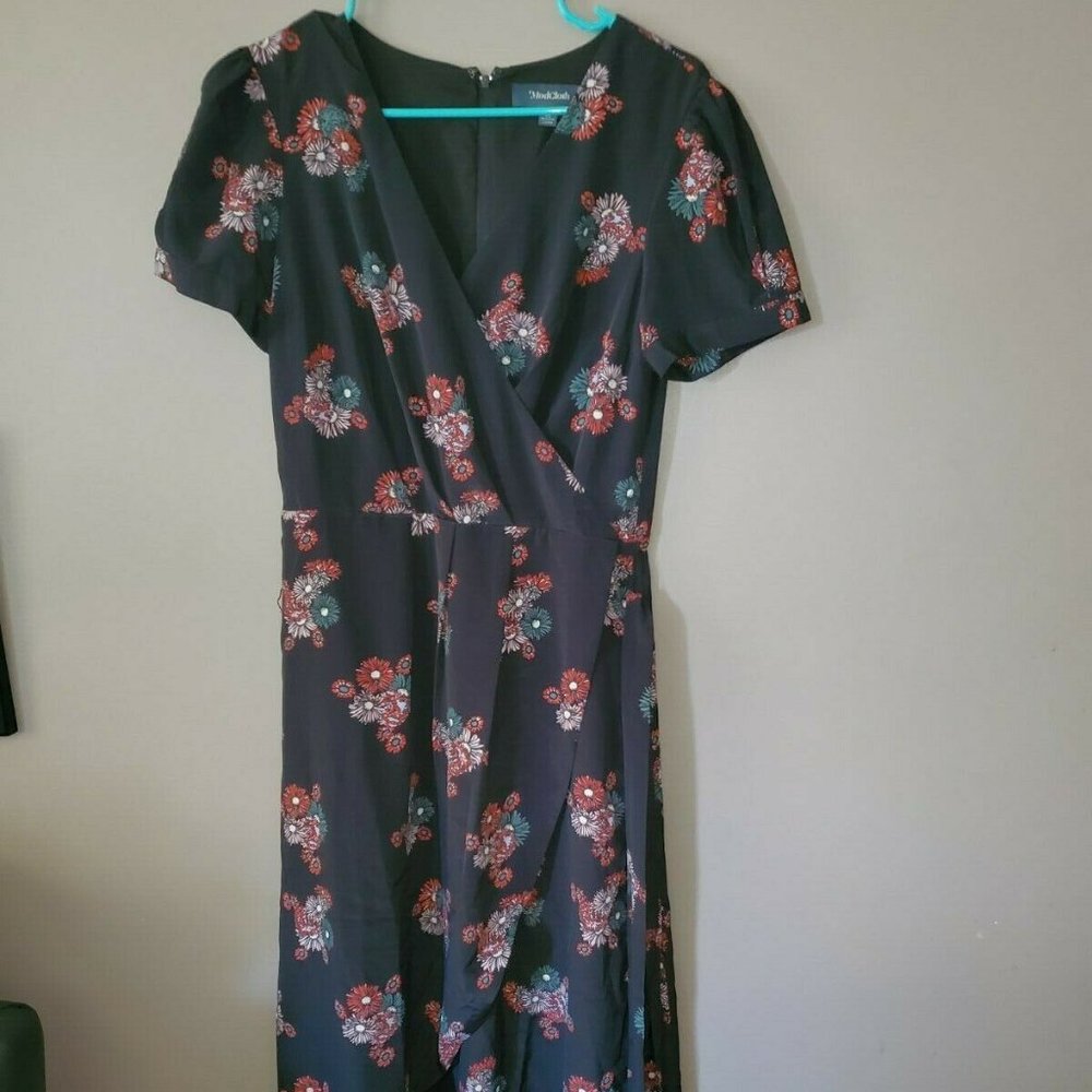ModCloth Women's Dark Gray Floral Cap Sleeve Wrap Dress